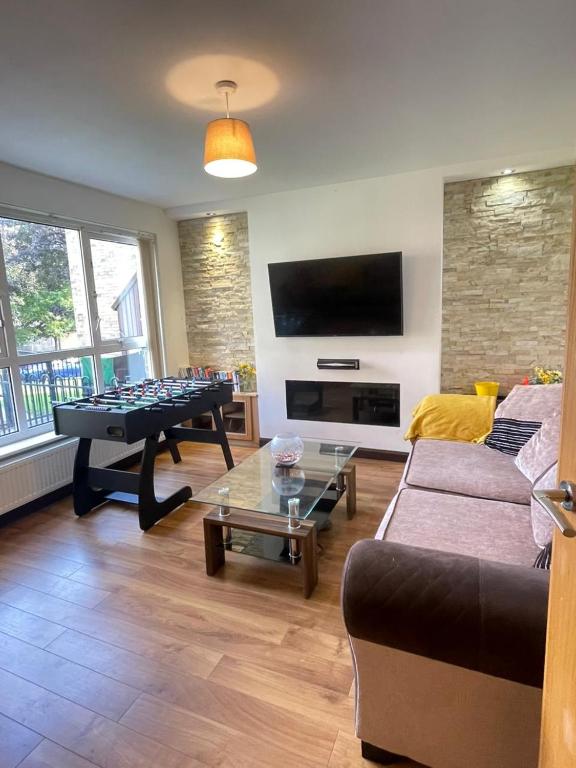 Stylish 2 Bedroom Apartment in Bradford City Center with Free Parking - Bed and Breakfast Bradford