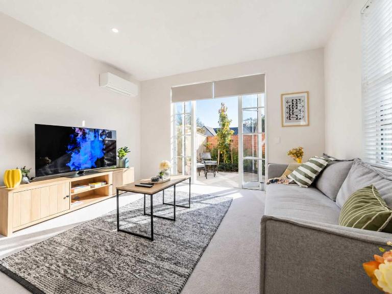 3BR City Home with Courtyard & Parking Near CBD - Chambres d'hôtes Christchurch