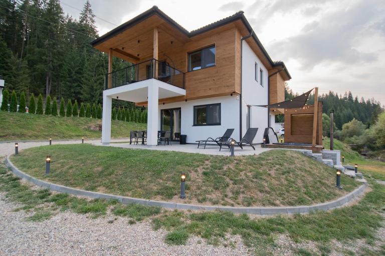 Hyggemate - Nordic Villa with Sauna & Jacuzzi Retreat - Ferienwohnung Sarnitsa