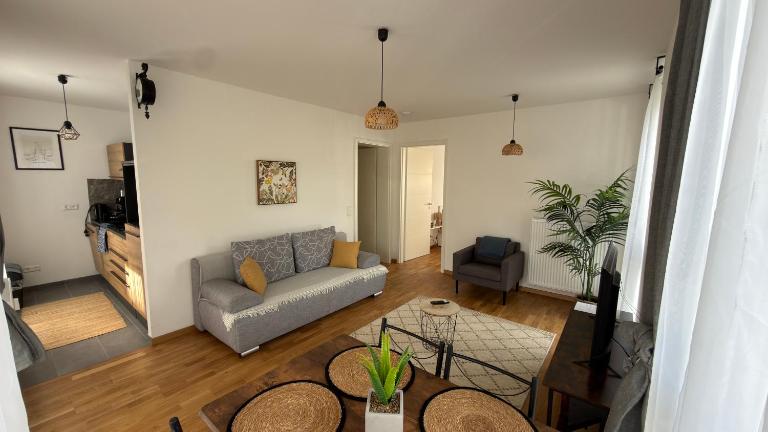 Modern 2 Room Apartment with Balcony in Dresden - B&B Dresde
