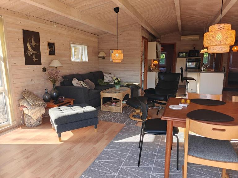 A truly idyllic Danish summer house by the fjord - B&B Bøstrup