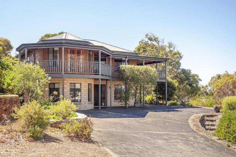 Waterside View Upstairs Retreat for Two - B&B Augusta