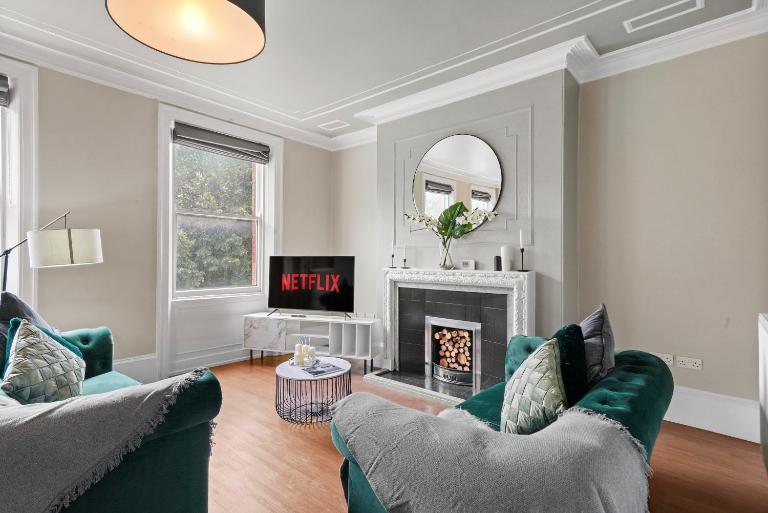 Charming Georgian Escape Wakefield - Parking - Bed and Breakfast Wakefield