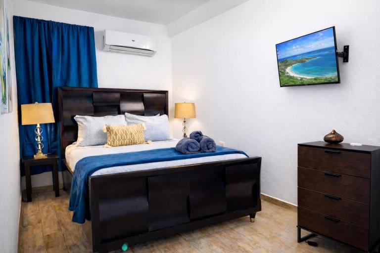 Nature Glow Access, Pets OK, Parking, AC and WiFi - B&B Ceiba