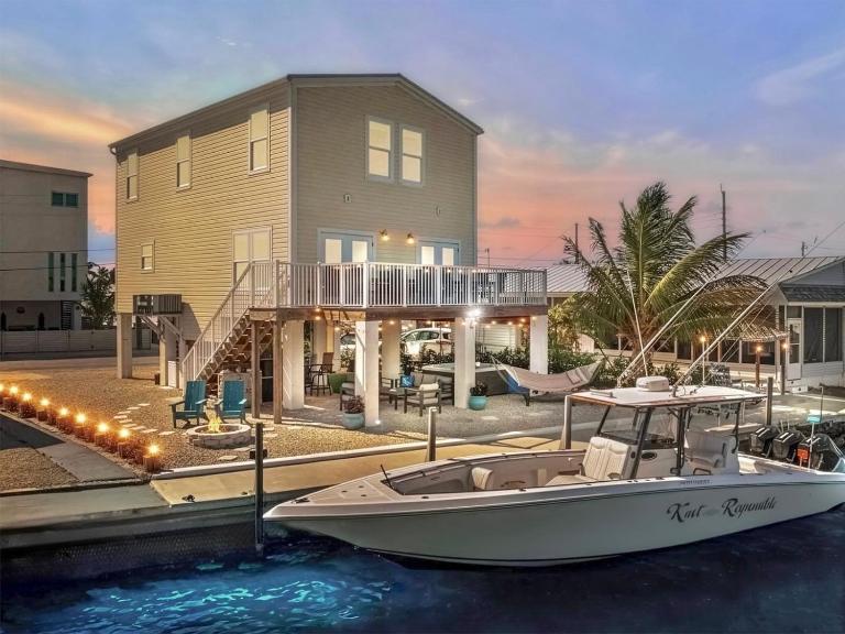 Mermaid Manor Waterfront Haven Hot Tub Dock - Chambres d'hôtes Marathon