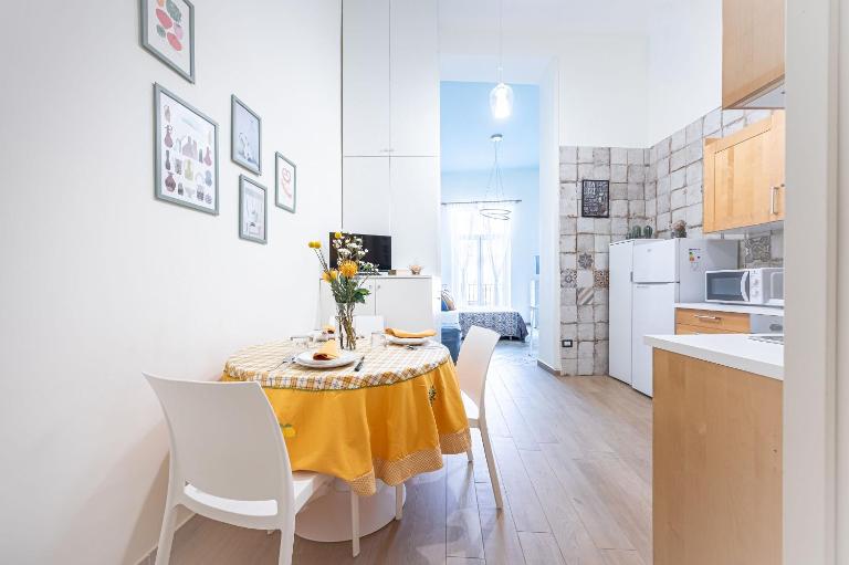 Donna Maria Luxury - a due passi dal mare e dalla metro - B&B Napoli
