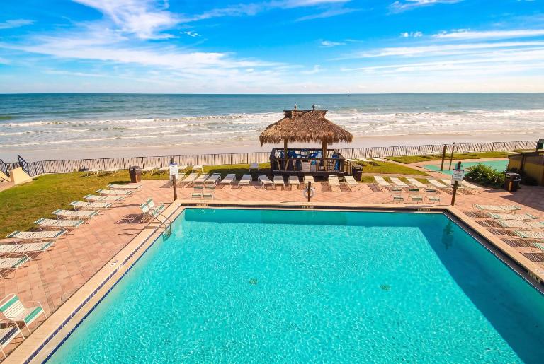 Oceanfront 1BR at Hawaiian Inn Daytona Beach - B&B Daytona Beach
