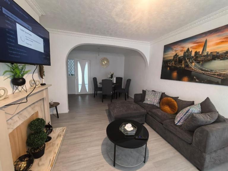 Ringo Business Stay-Manchester-M35 9HG - B&B Mánchester