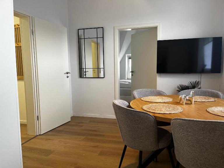 SHINY HOMES - Modern & Cozy Stay in Bielefeld Mitte - Chambres d'hôtes Bielefeld