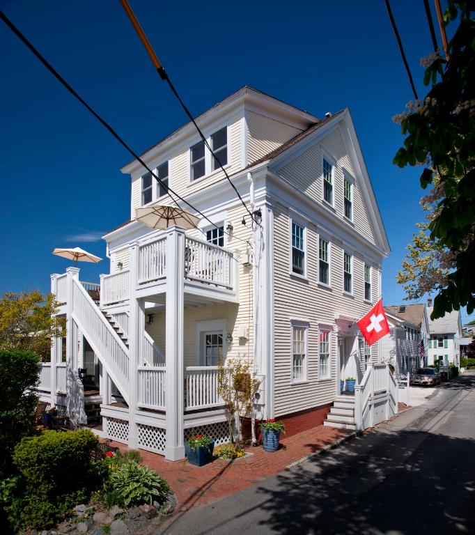 Benchmark Inn - Bed and Breakfast Provincetown