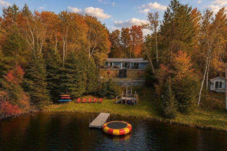 Cozy Lakefront Cottage Fireplace ATV Trails - B&B Cardiff