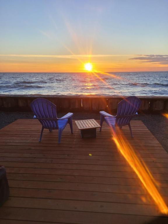 Beachfront retreat on Sunset Beach - B&B Oak Harbor