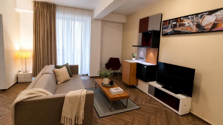 Jafar 5 - Modern 1BR with Balcony & Bathtub - Bed and Breakfast Timişoara