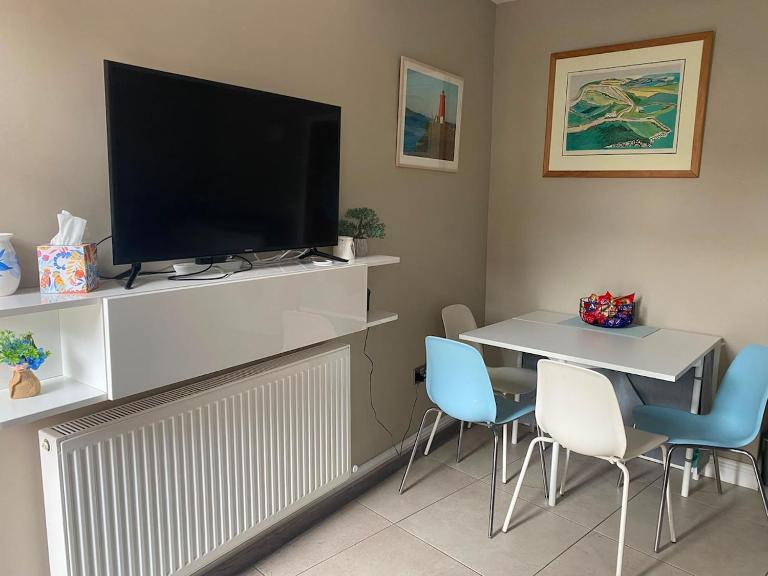 Stylish Red Brick Detached House nr Dublin City Centre - Ferienwohnung Dublin