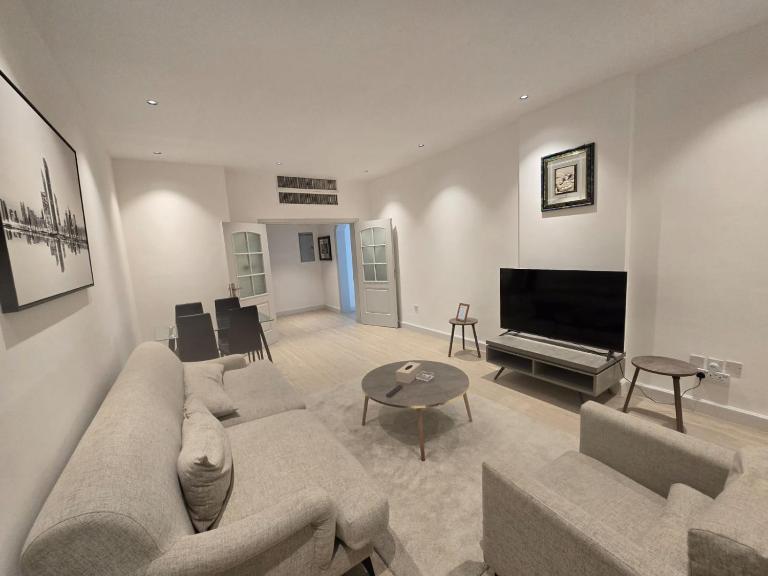 2 Bed room Apartment Luxurious - B&B Abu Dhabi Island and Internal Islands City