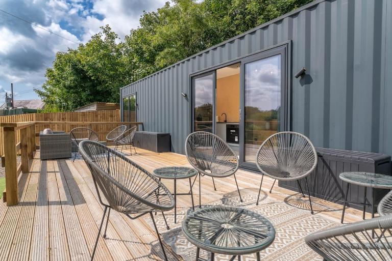 Modern Tiny Home with Hot Tub - Chambres d'hôtes Redberth