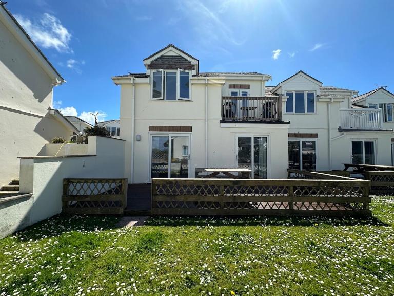 Sea View Beach House - Walk to Porth and Lusty Glaze - Chambres d'hôtes Newquay