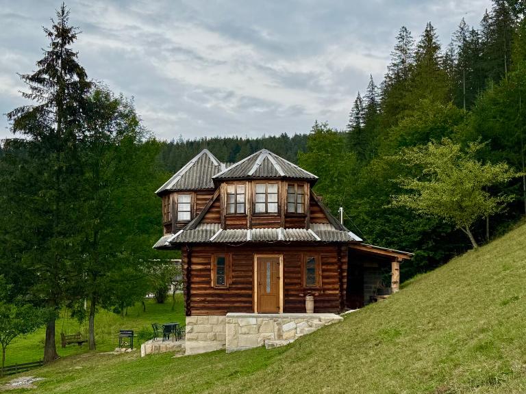 Котедж Жорна - Chambres d'hôtes Mykulychyn