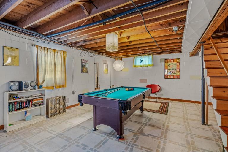 Castle View - Wifi, Pet Friendly, Screen Porch, Game Room, Grill, Family Friendly, Kid Friendly, Fireplace - Chambres d'hôtes Berkeley Springs