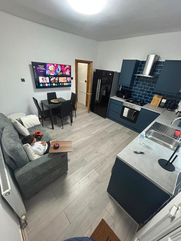 Brand New 1 Bed Apartment Free Parking Sleeps 4 Near Leeds City Centre First Direct Arena St James Hospital Leeds - B&B Roundhay