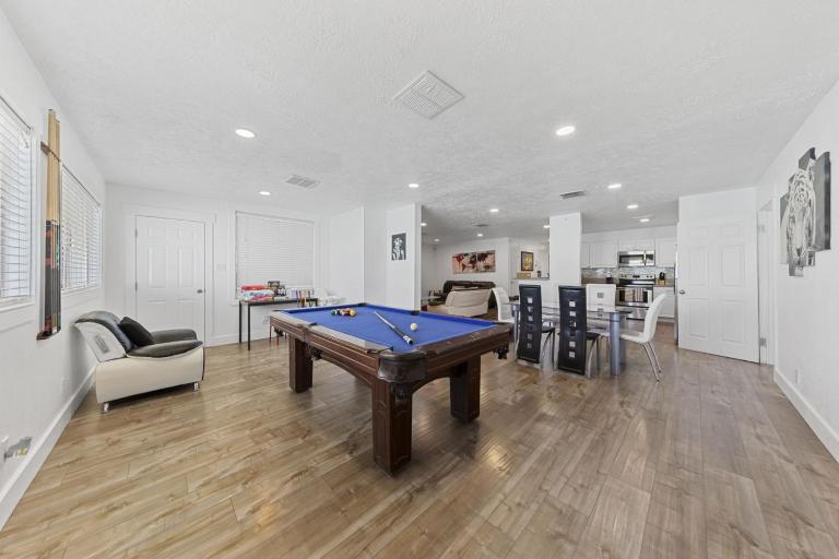 Vegas Getaway amazing Ground Floor with Pool and Games and BBQ - B&B Las Vegas
