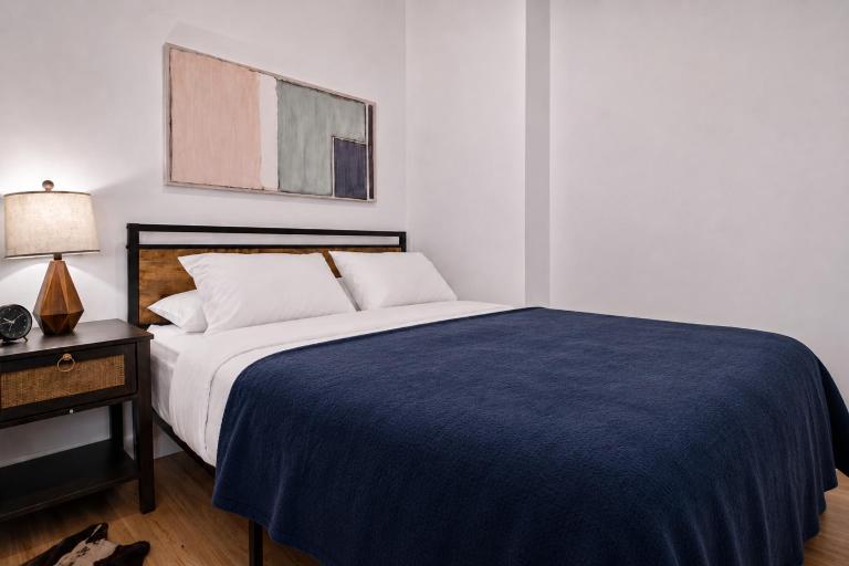 2 Bedroom Quite & Cozy Unit Next to Central Park - Bed and Breakfast New York