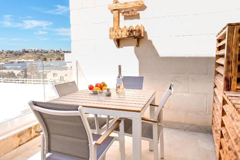 Viviani Court 2bd Modern Apt Xewkija Gozo - Happy Rentals - Bed and Breakfast Xewkija
