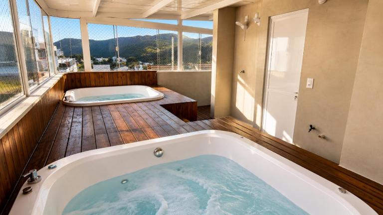 Van Gogh by OlaMar Bombinhas - B&B Bombinhas
