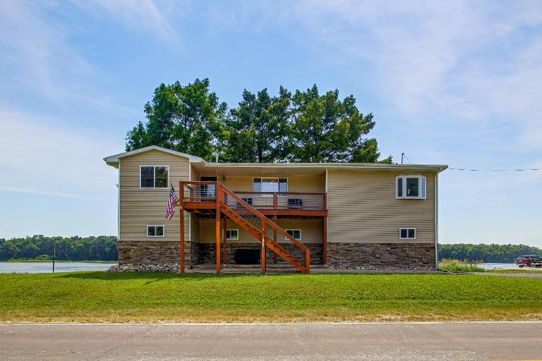 Spacious Home w/ Deck & Mississippi River Views - Ferienwohnung Grafton