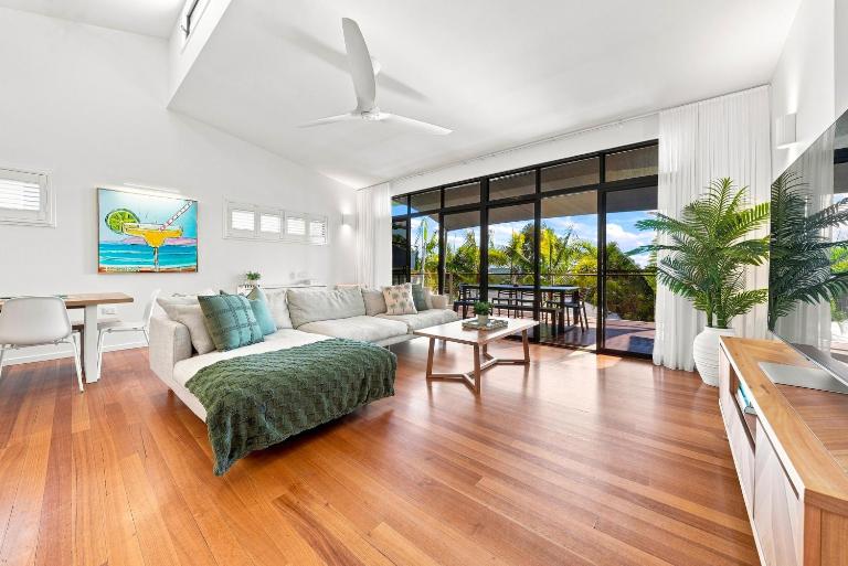 Paradise Palms 3 BR - Walk to Beach w Boat Parking - B&B Agnes Water