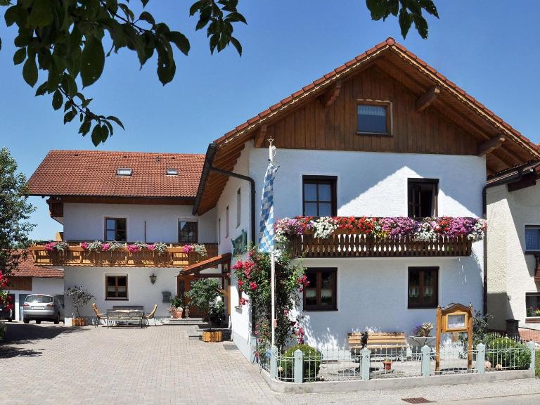 Pension Fischer Mart'l - Bed and Breakfast Bad Birnbach