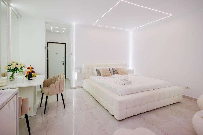 Cloud Studio with Private Parking & Self Check-In - B&B Timişoara