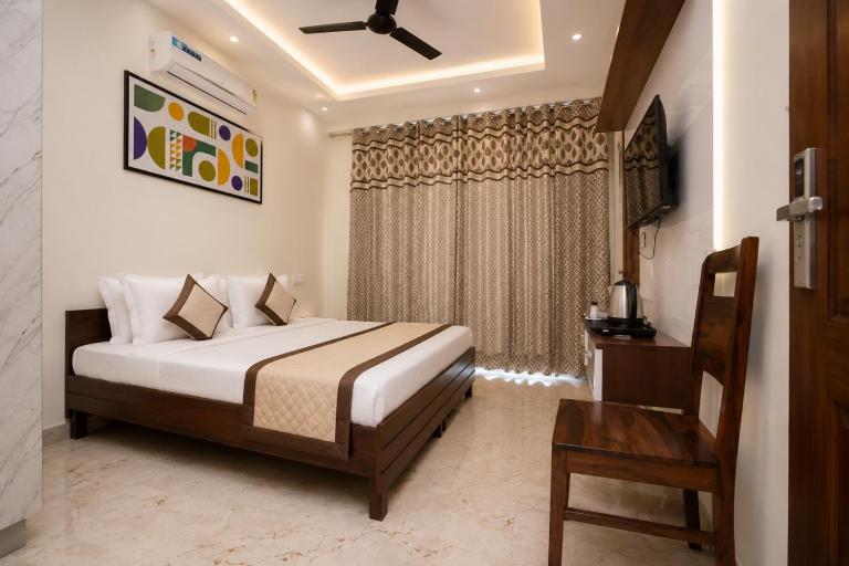 Hotel Classic IT Hub Near DLF City Centre Mall - B&B Chandigarh