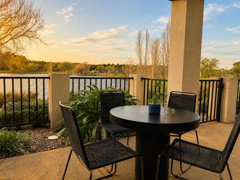 Slow Mornings in Wallan with Golf, Creek & Quiet - Chambres d'hôtes Wallan