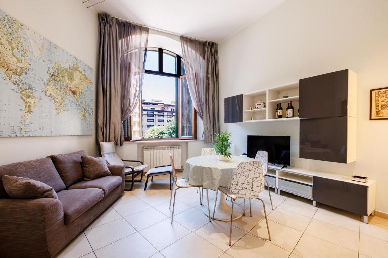 GuestHost - Palazzo Piave fuori Porta Camollia Apt - Bed and Breakfast Siena