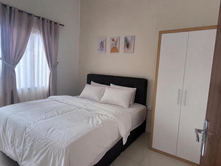 shopee wee guest house - B&B Tegal