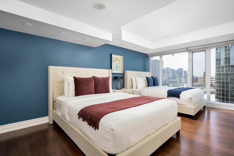 Centrally located 2 Bd 2 Bth + Parking - Apartment - B&B Toronto