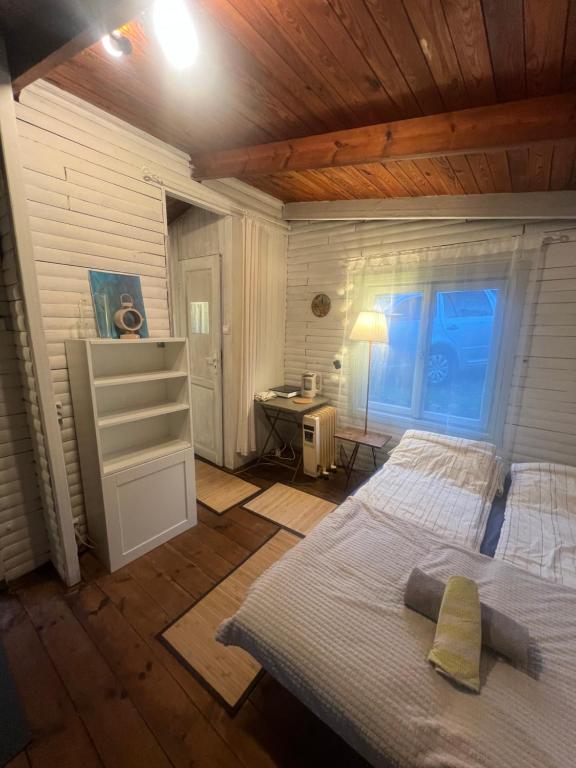 Mały domek nad Zalewem - B&B Jachranka