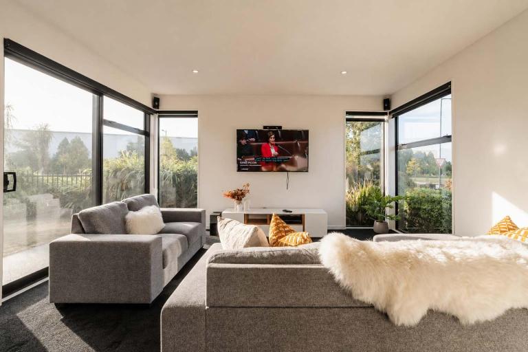 Zenith Escapes Your Quintessential 4BR Haven - Bed and Breakfast Christchurch