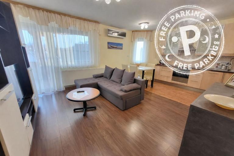 Soluna - Sunny Downtown Apartment FREE Parking - Bed and Breakfast Szeged