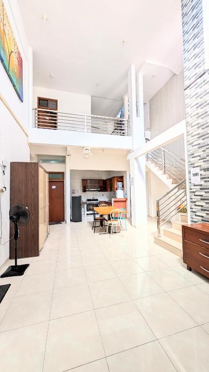 Homey near ITS & UNAIR Syariah - Chambres d'hôtes Surabaya