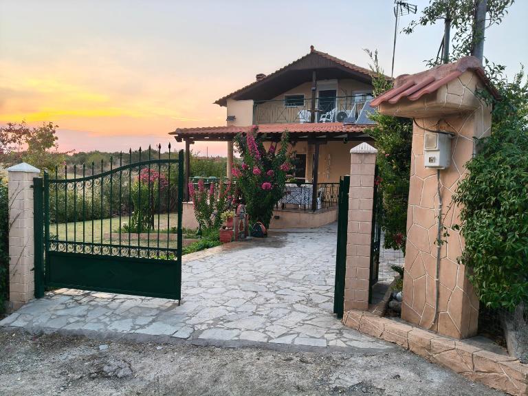 The Bougainvillea villa - Chambres d'hôtes Néa Kallikráteia