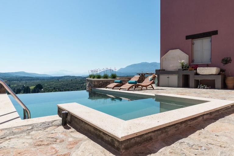 Listen to Nature in a Renovated Traditional Hilltop Villa Liodosifis with Heated Pool - B&B Païdochóri