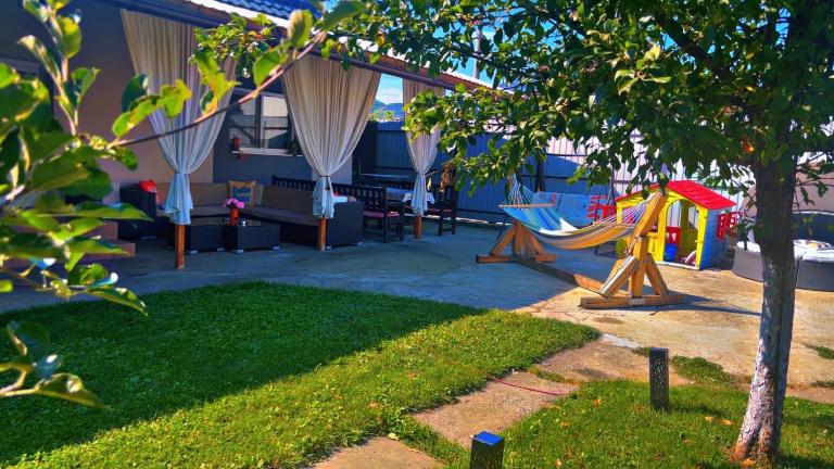 Casa Trandafirilor Calimanesti - Chambres d'hôtes Călimăneşti