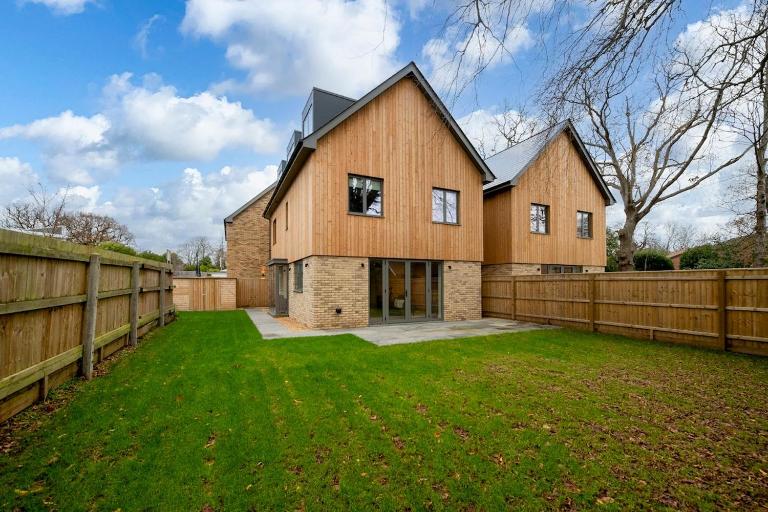Spacious 5BR Home Near New Forest & Coast - Parking - Sleeps 10 - B&B Lymington