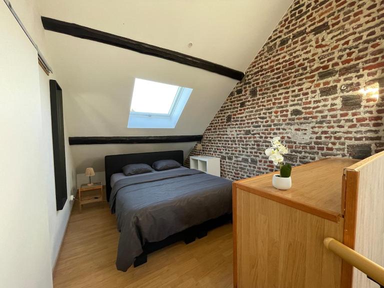 Chez Fred Historic Farm Loft with Private Terrace & Airport Access - B&B Beauvechain