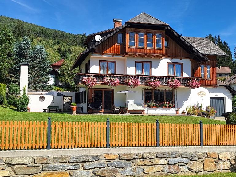 Ferienhaus Bernadette - B&B Mauterndorf