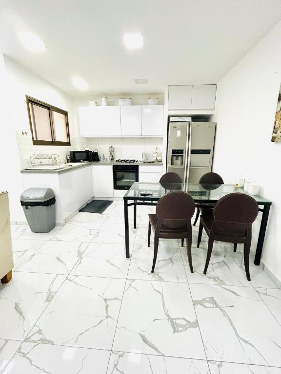 Cozy apartment with peaceful outdoor area - Bed and Breakfast Or Akiva