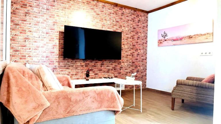 Apartment Alegranza in the beautiful Village of Mozaga, Lanzarote - Bed and Breakfast Mozaga