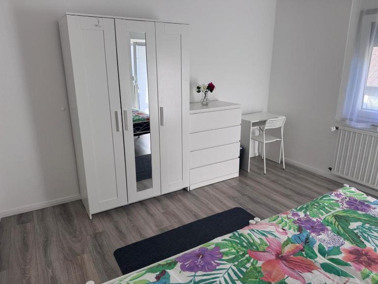 Zimmer 2 in der WG Wohnung - B&B Jöhlingen